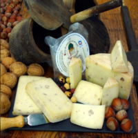 Queso de Taramundi con nueces y avellanas - Tienda online de quesos artesanales gourmet