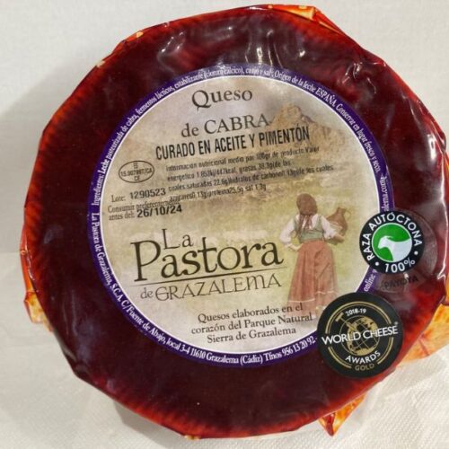 Queso curado de cabra payoya en pimentón